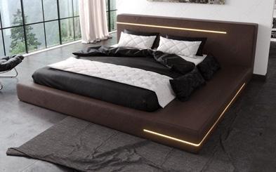 Ein Bett mit Ma´tratze und Lattenrost komplett
