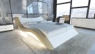 Designerbett in Leder mit LED Beleuchtung in weiss Nebenfarbe sand-beige