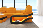 Detailansicht der Armlehne beim L Form Sofa Elena Mini mit LED und Stoffbezug