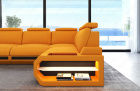 Detailansicht der Armlehne mit LED-Beleuchtung beim Sofa Siena