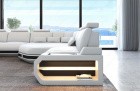 Luxus Leder Couch Asti L Form in weiß-schwarz. Detailansicht der kleinen Armlehne mit LED Beleuchtung