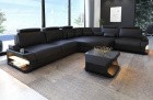 Luxus Leder Eck Couch Asti mit LED Beleuchtung und großer Ecke in komplett schwarz. Couchtisch und USB Anschlüsse sind optional erhältlich.